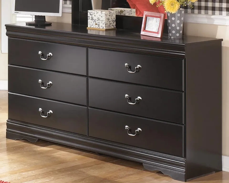 Ashley Huey Vineyard 6-Drawer Dresser