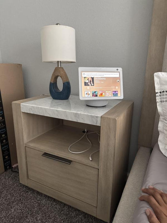 Ashley Hennington 1-Drawer Nightstand
