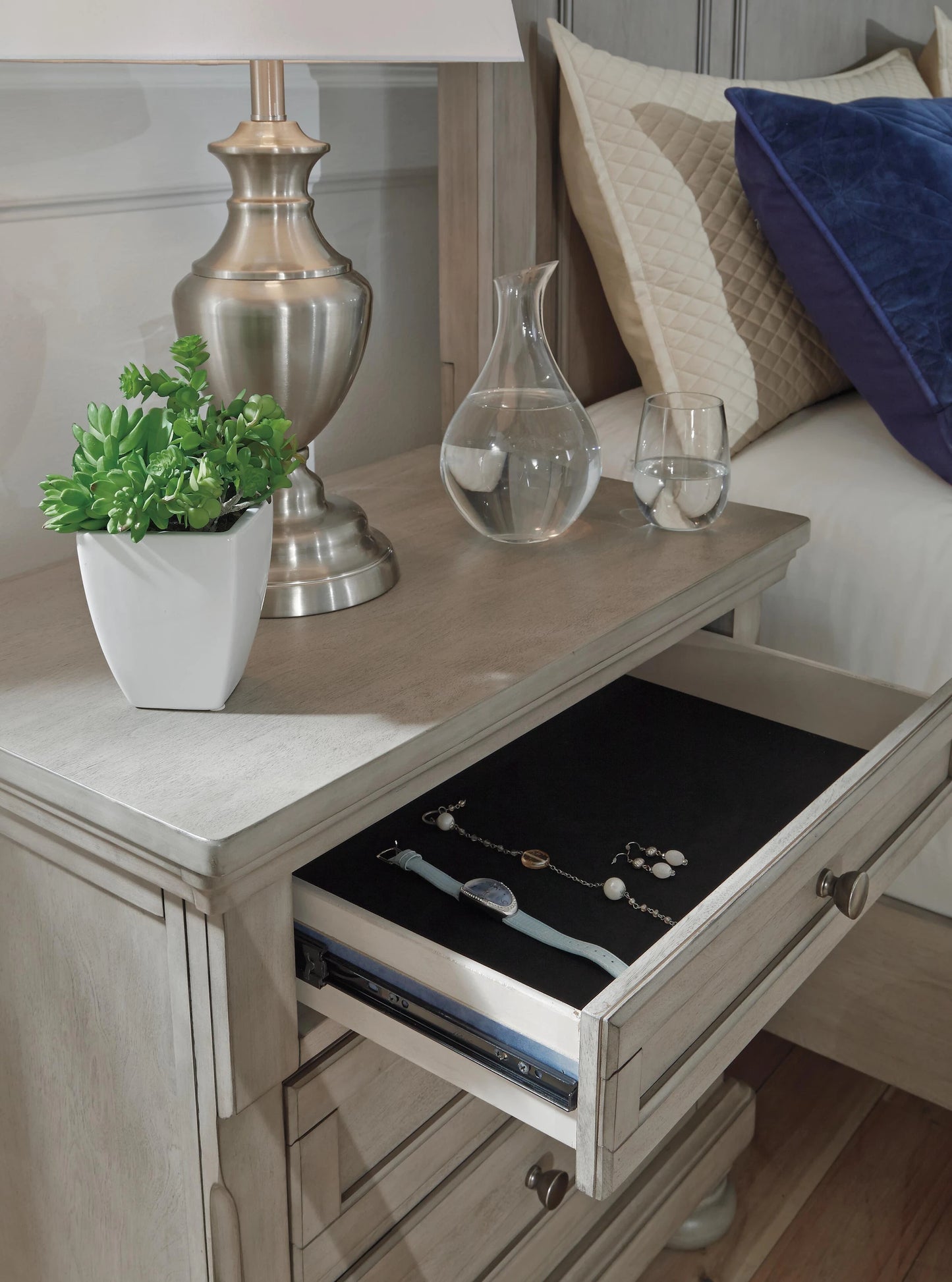 Ashley Lettner 2-Drawer Nightstand