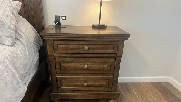 Ashley Flynnter 2-Drawer Nightstand