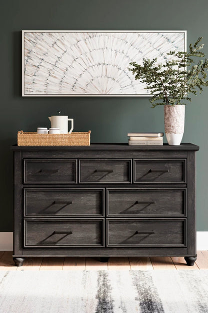 Ashley Gardanza 7-Drawer Dresser
