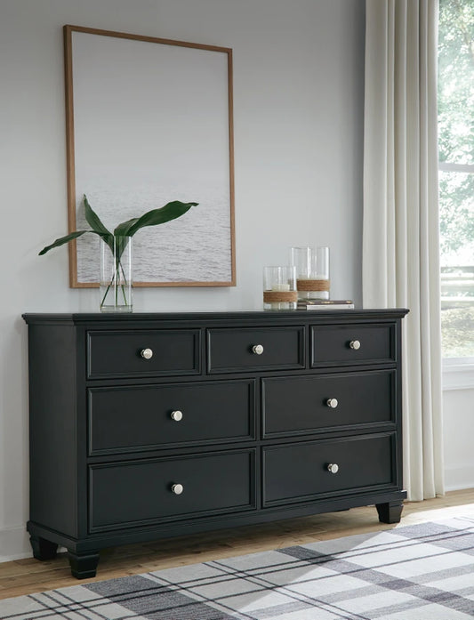 Ashley Lanolee 7-Drawer Dresser