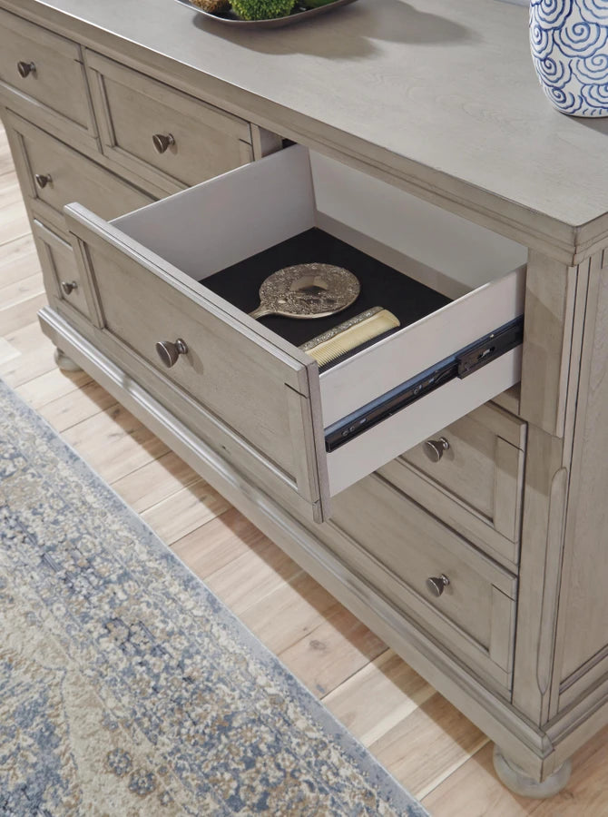 Ashley Lettner 7-Drawer Dresser