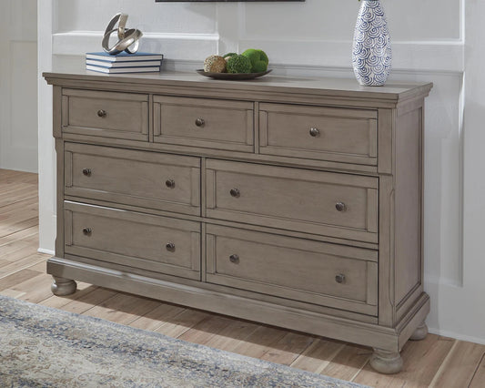 Ashley Lettner 7-Drawer Dresser