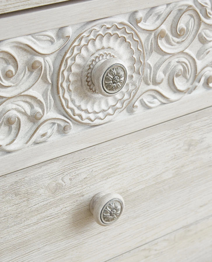 Ashley Paxberry 6-Drawer Dresser