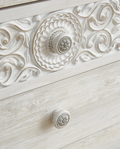Ashley Paxberry 6-Drawer Dresser