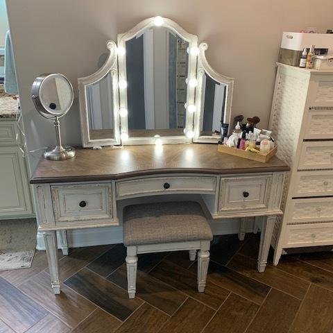 Ashley Realyn Vanity Set with Mirror & Stool