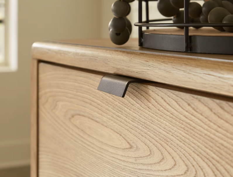 Ashley Freslowe 6-Drawer Dresser